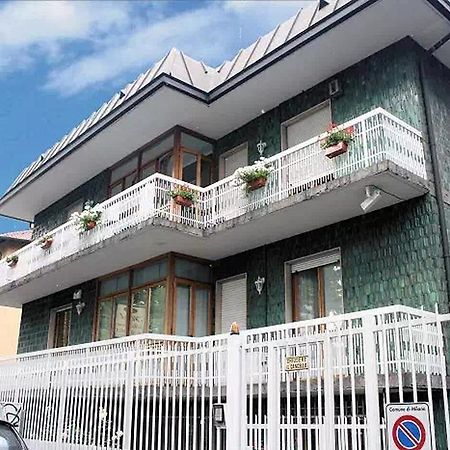 Villamelchiorre 1 Milan Bagian luar foto